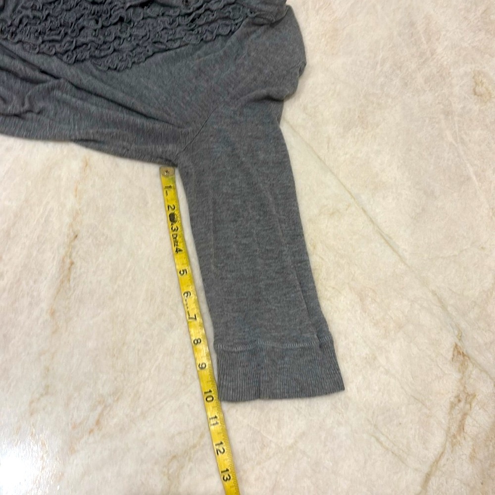 Kenneth Cole. Gray Ruffled Women's Top, 3/4 sleeves, Business casual. Size large - Picture 9 of 9
